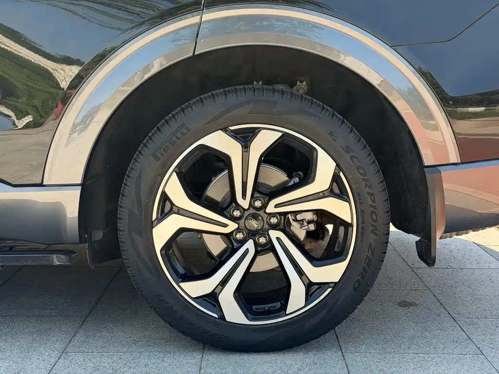 Ford Explorer — миниатюра 12