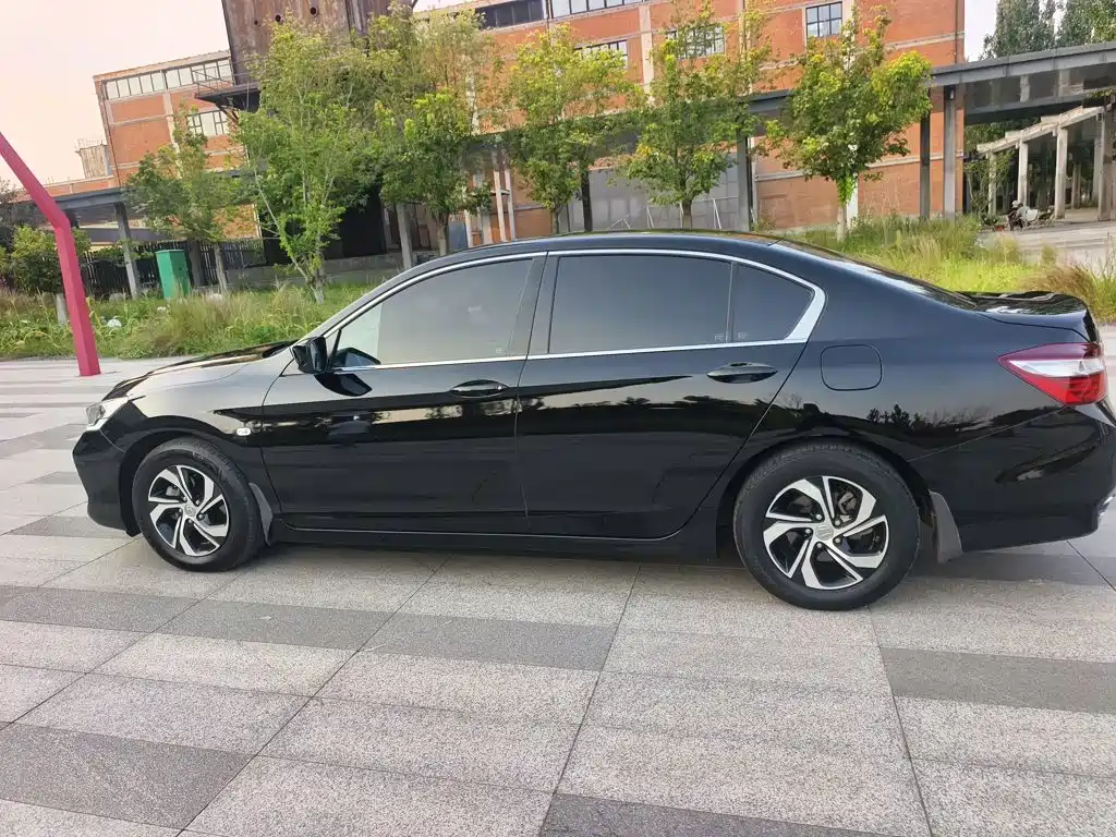 Honda Accord — миниатюра 10