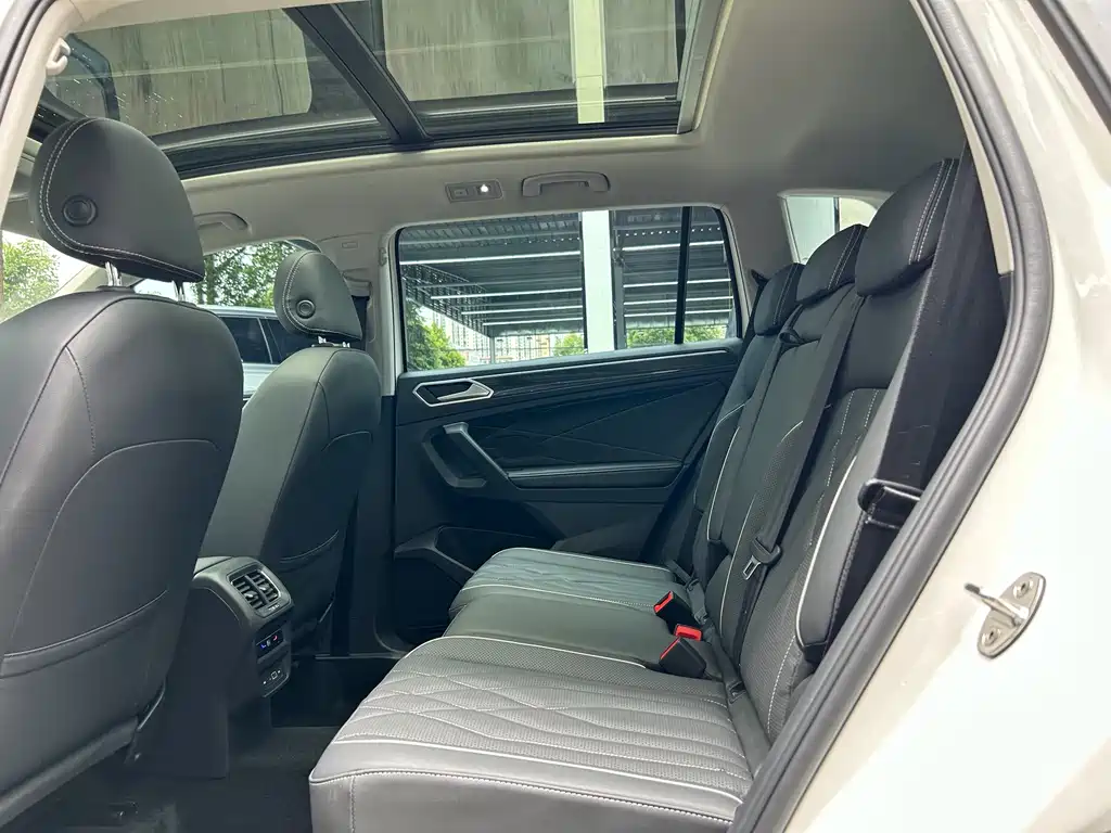 Volkswagen Tiguan L — миниатюра 6