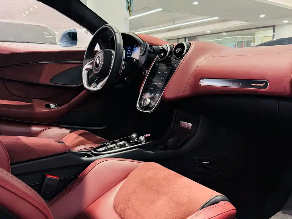 MCLAREN GT