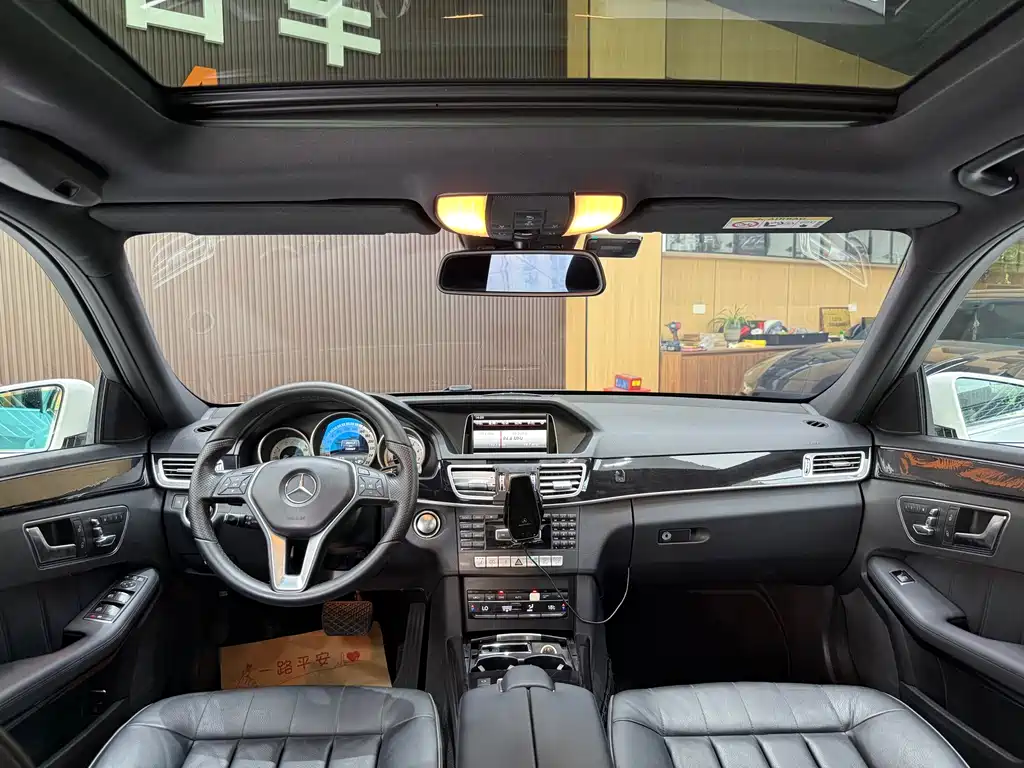 Mercedes-Benz E-Class — миниатюра 16