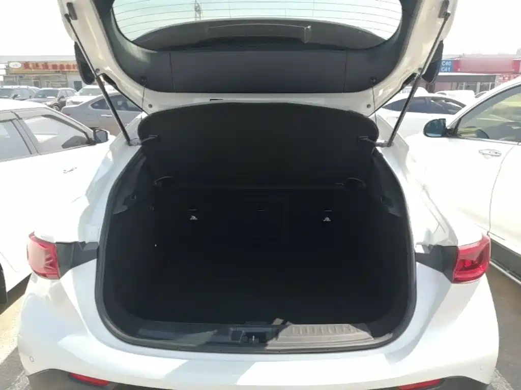 Infiniti QX30 — миниатюра 19