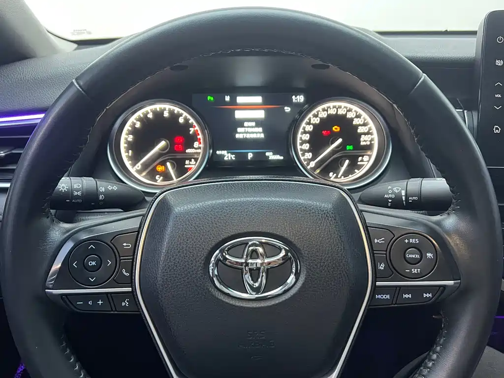 Toyota Camry — миниатюра 13