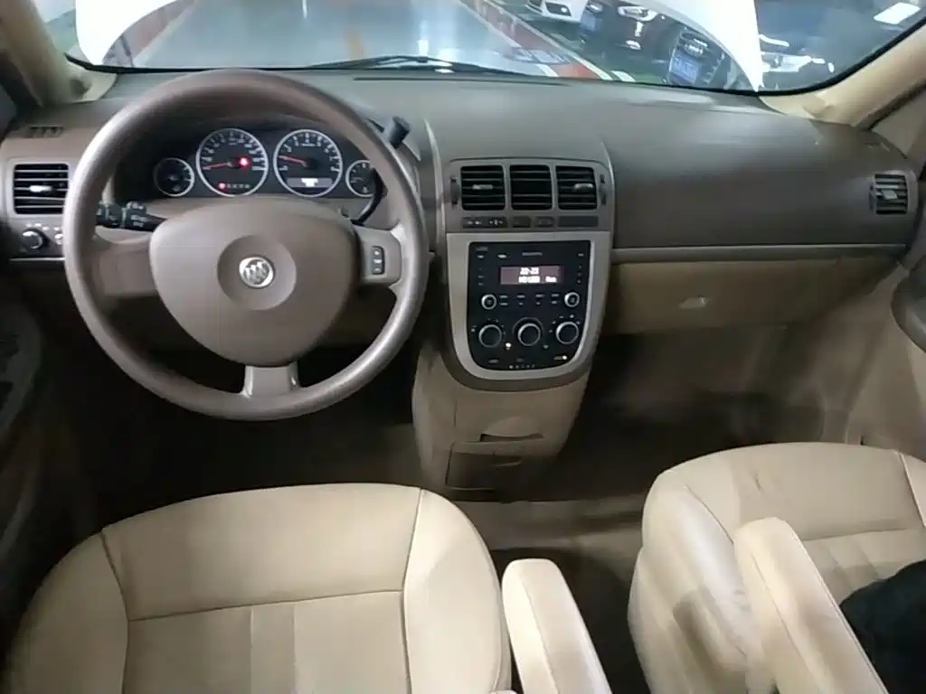 Buick GL8 — миниатюра 10