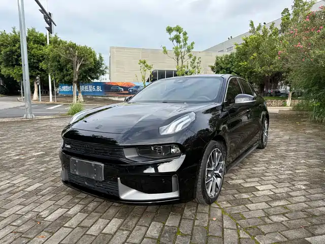 2020 Lynk & Co 03