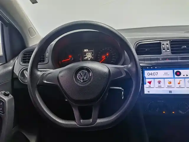 Volkswagen Polo 2016 1.4L MT
