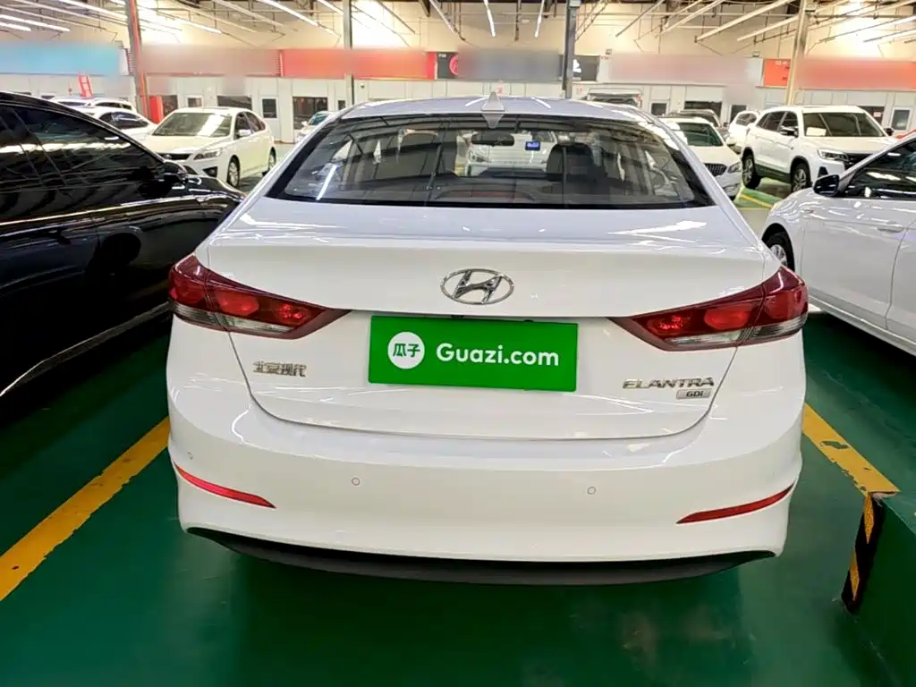 Hyundai Elantra — миниатюра 6