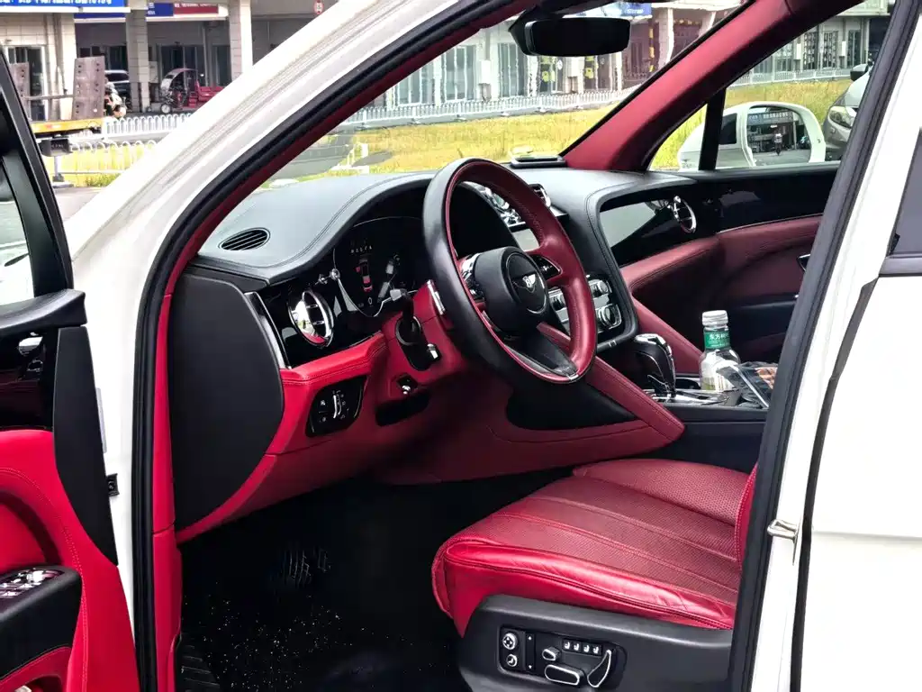 Bentley Bentayga — миниатюра 6