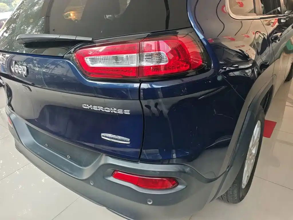 Jeep Cherokee — миниатюра 8