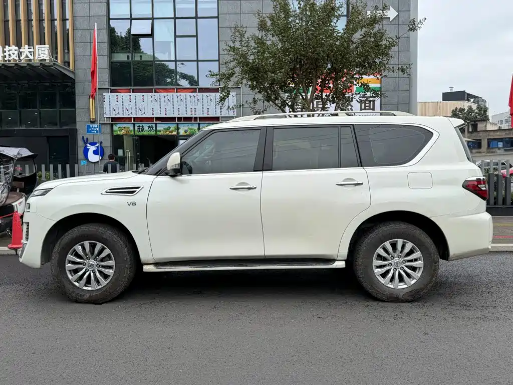 Nissan Patrol — миниатюра 3