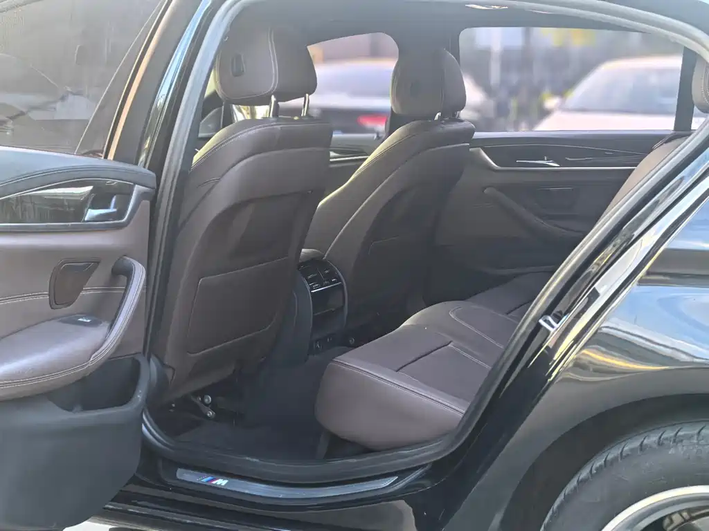 BMW 5 Series — миниатюра 6