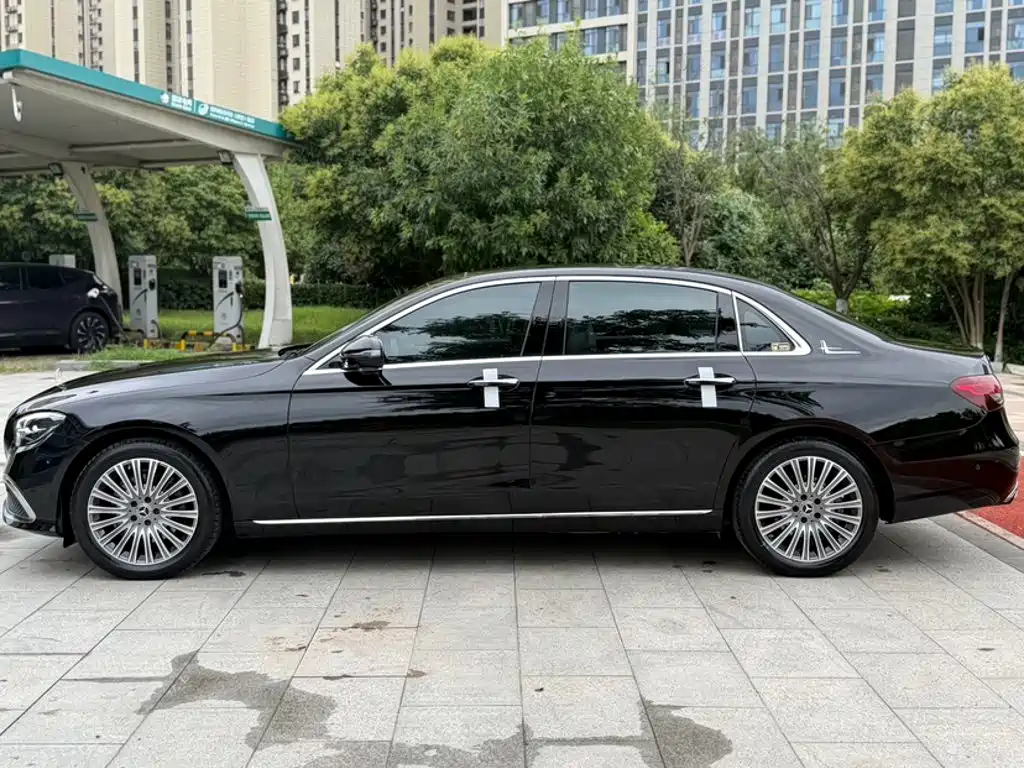 Mercedes-Benz E-Class — миниатюра 6