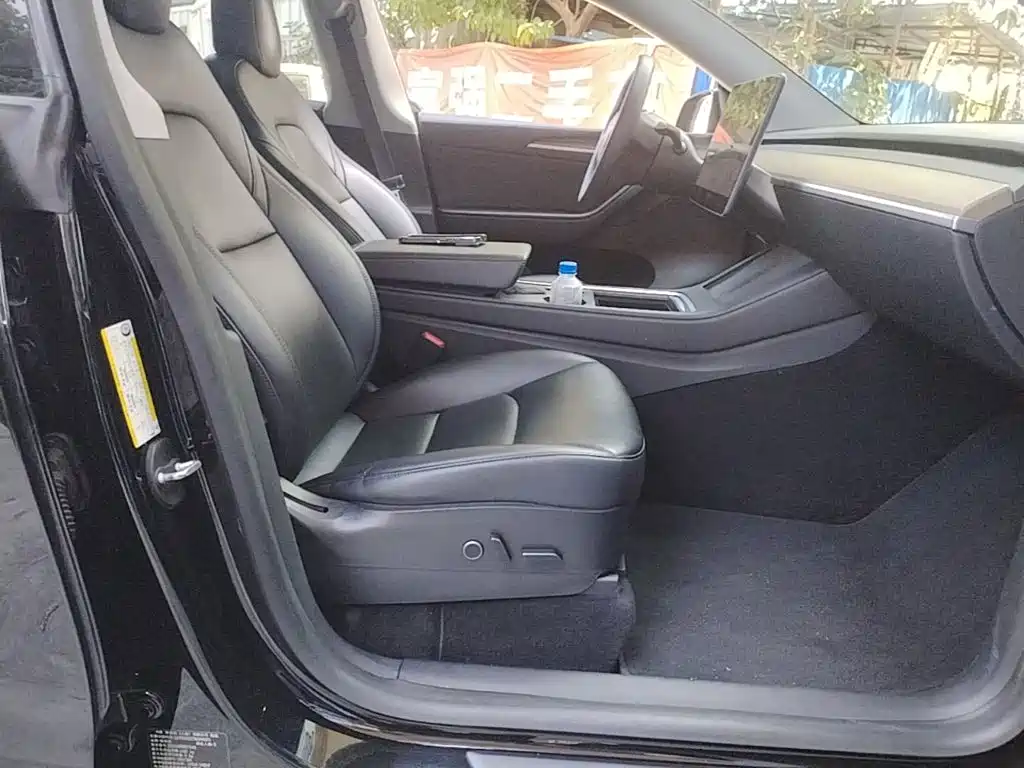 Tesla Model Y — миниатюра 25
