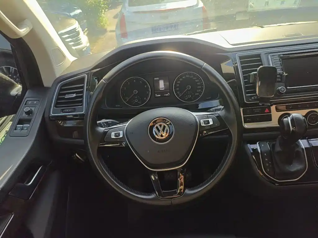 Volkswagen Multivan — миниатюра 11