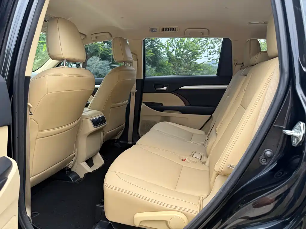Toyota Highlander 2015 2.0T Elite 5 мест