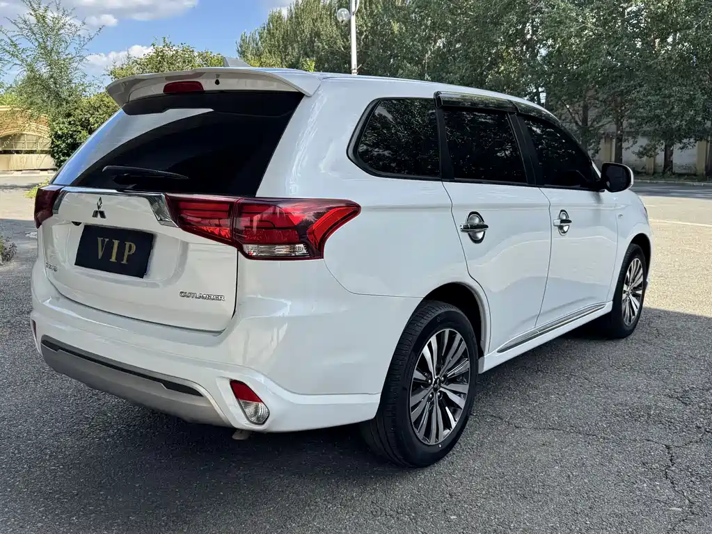 Mitsubishi Outlander — миниатюра 5