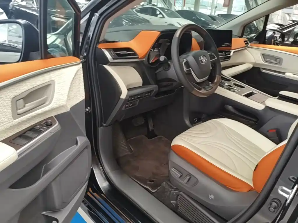 Toyota Sienna — миниатюра 16