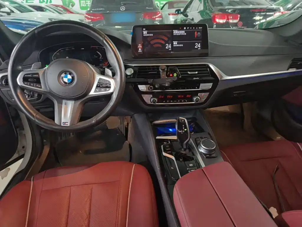 BMW 5 Series — миниатюра 10