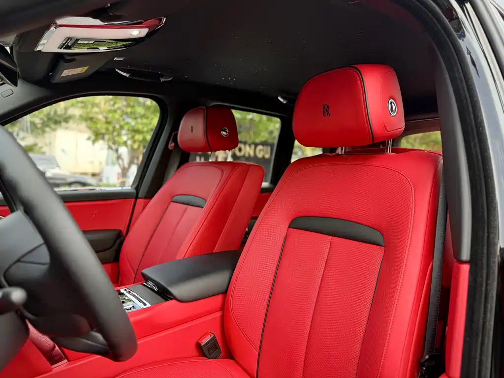 Rolls-Royce Cullinan — миниатюра 13