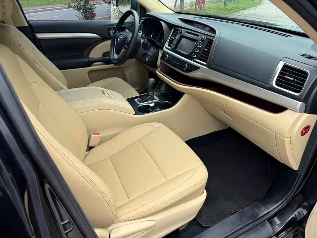 Toyota Highlander 2015 2.0T Elite 5 мест