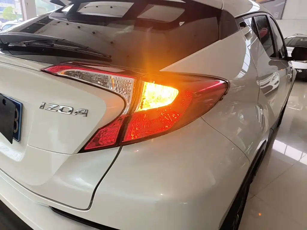 Toyota IZOA — миниатюра 8