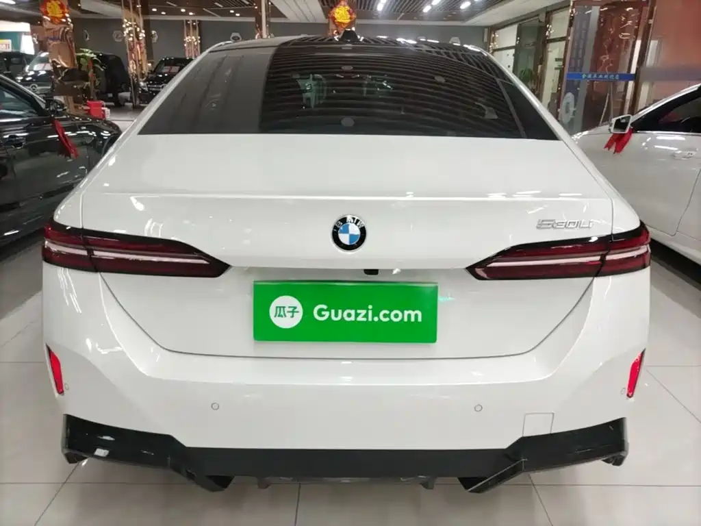 BMW 5 Series — миниатюра 6
