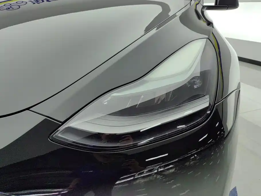 Tesla Model Y — миниатюра 5