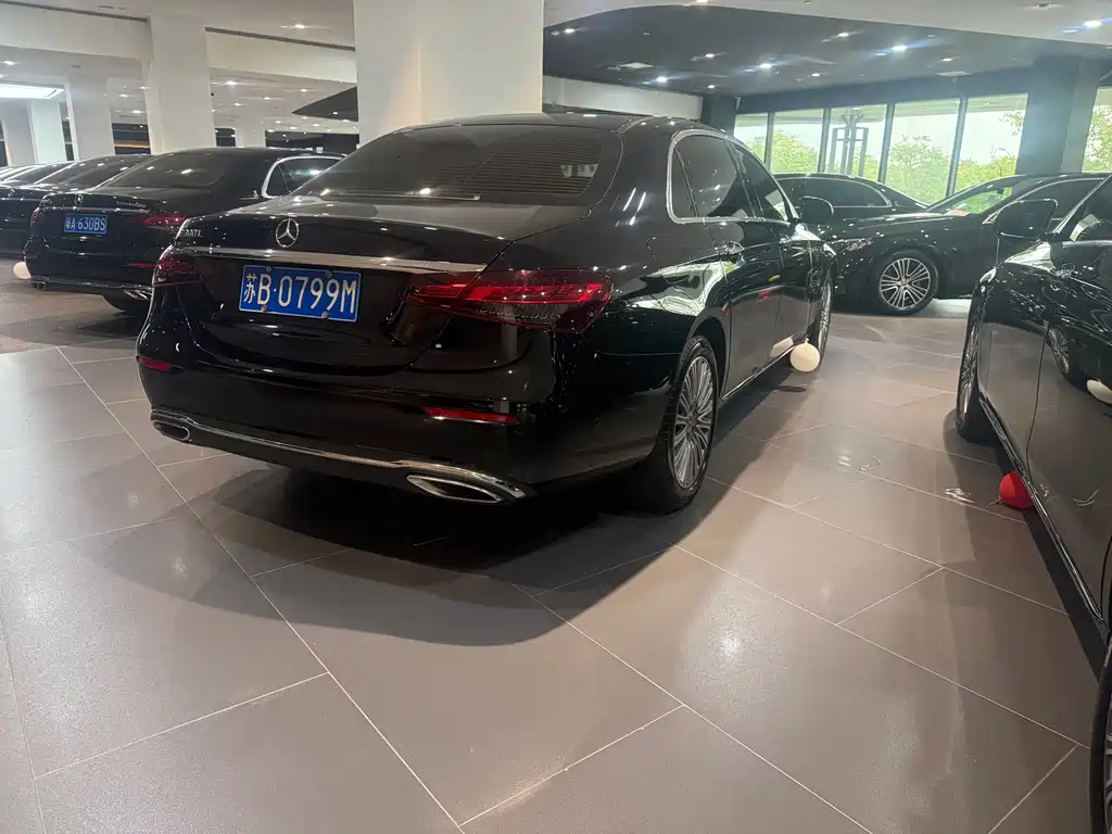 Mercedes-Benz E-Class — миниатюра 5