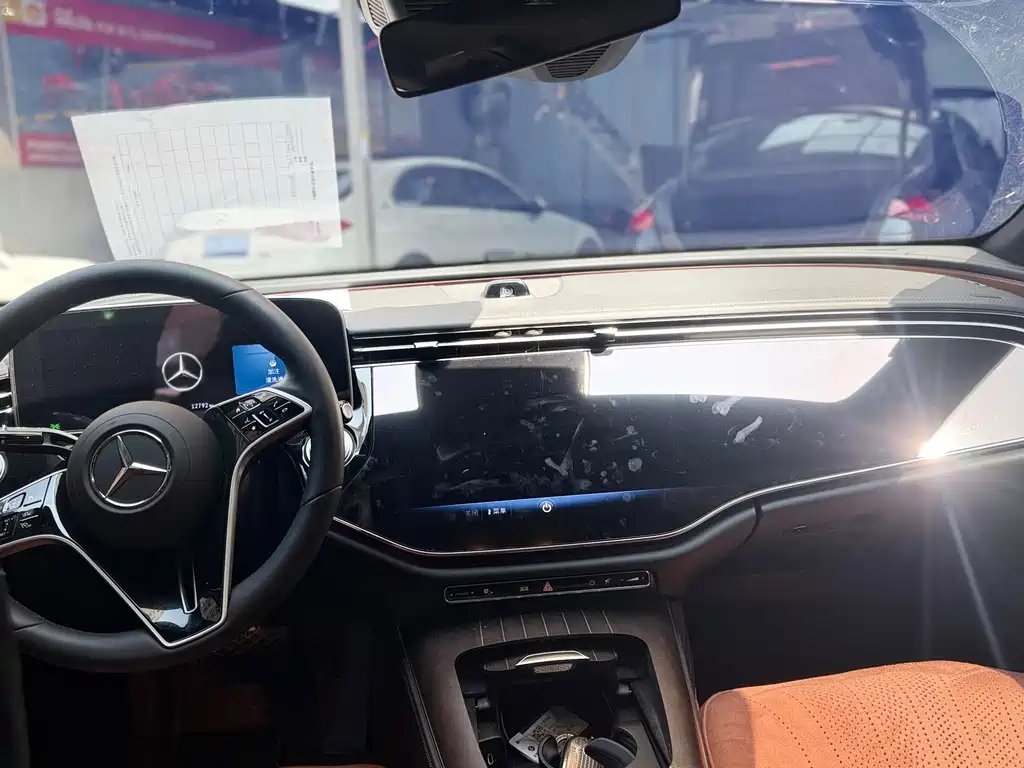 Mercedes-Benz E-Class — миниатюра 5