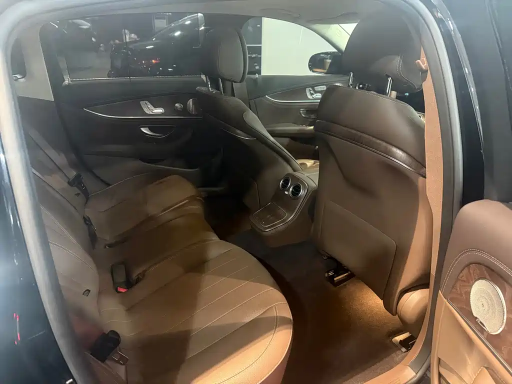 Mercedes-Benz E-Class — миниатюра 4