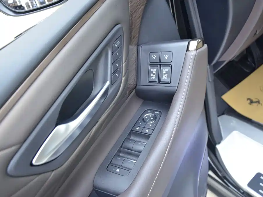 Toyota Vellfire — миниатюра 6