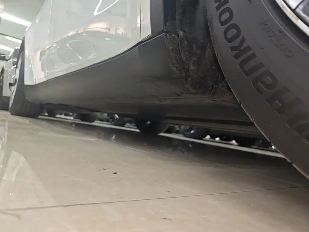Tesla Model Y — миниатюра 21