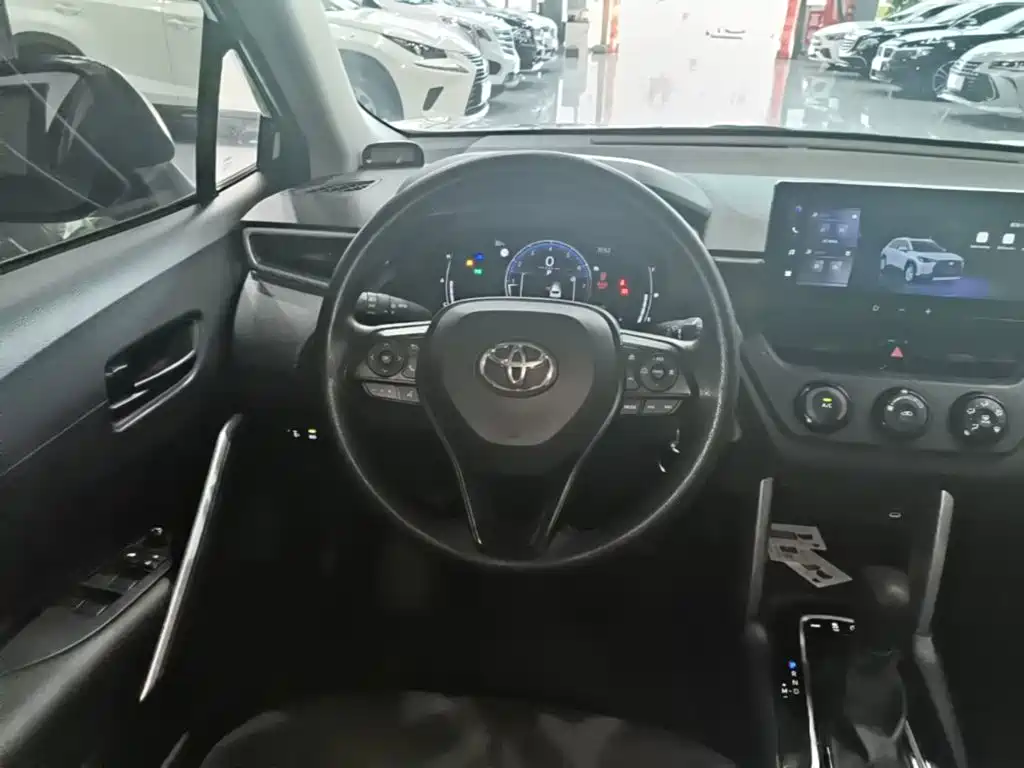 Toyota Corolla Cross — миниатюра 11