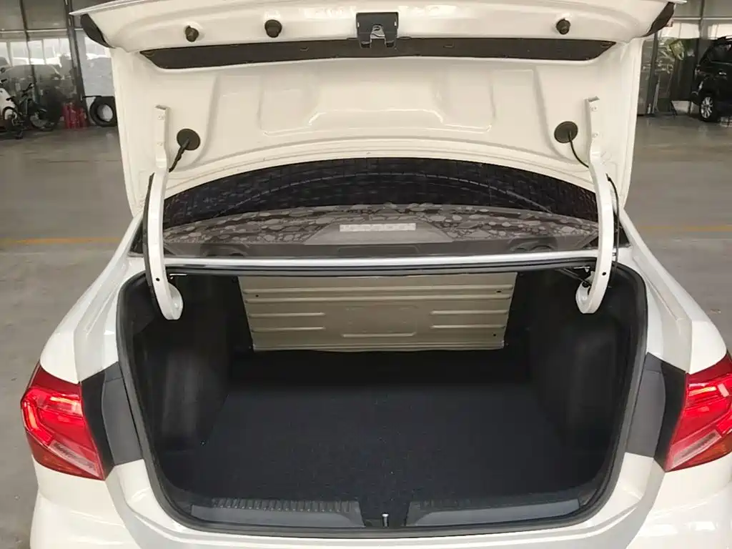 Volkswagen Jetta — миниатюра 19