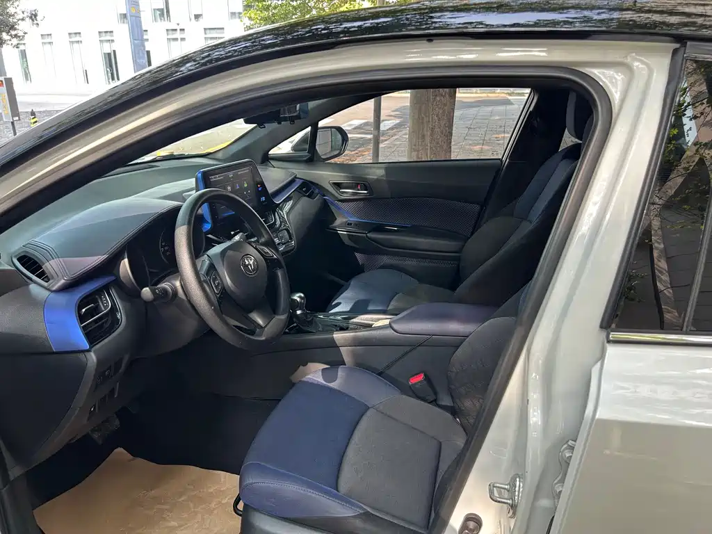 Toyota C-HR — миниатюра 11