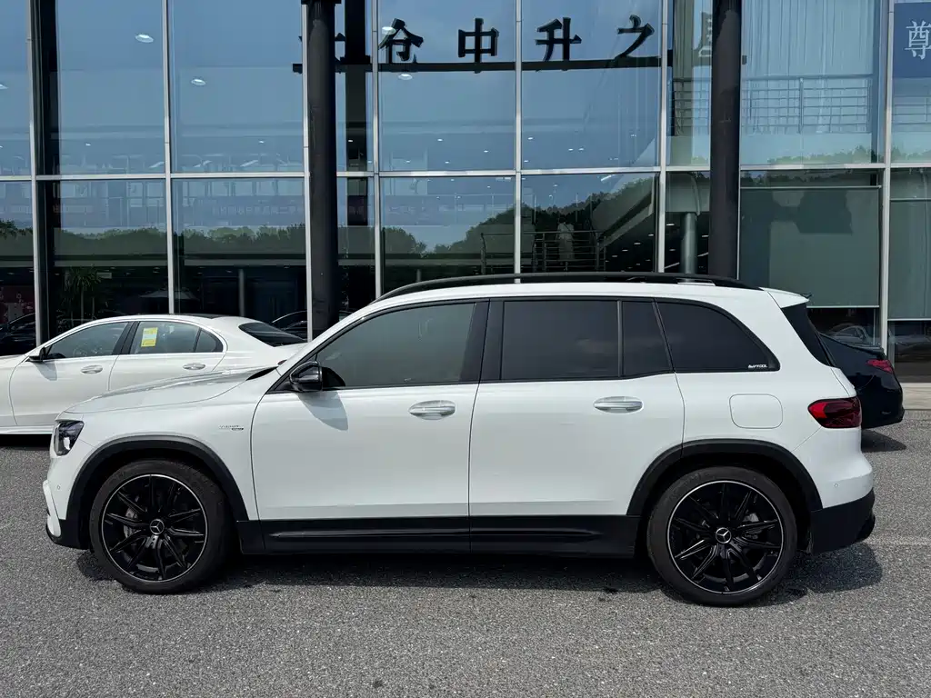 Mercedes-Benz GLB AMG — миниатюра 7
