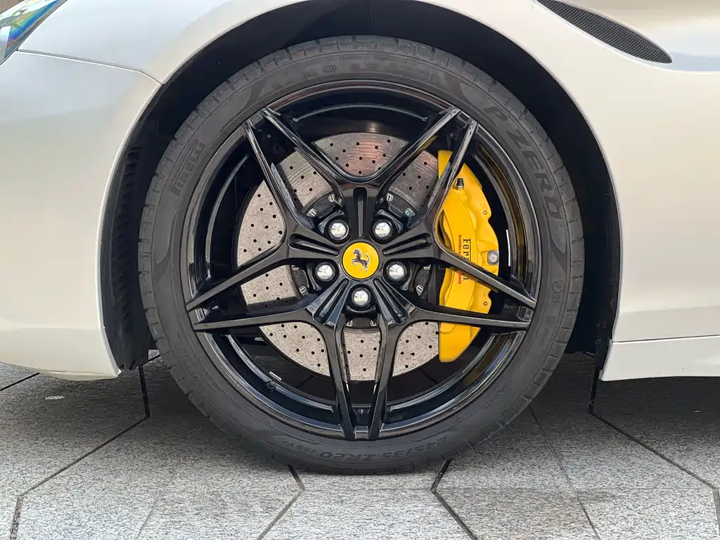 FERRARI CALIFORNIA T