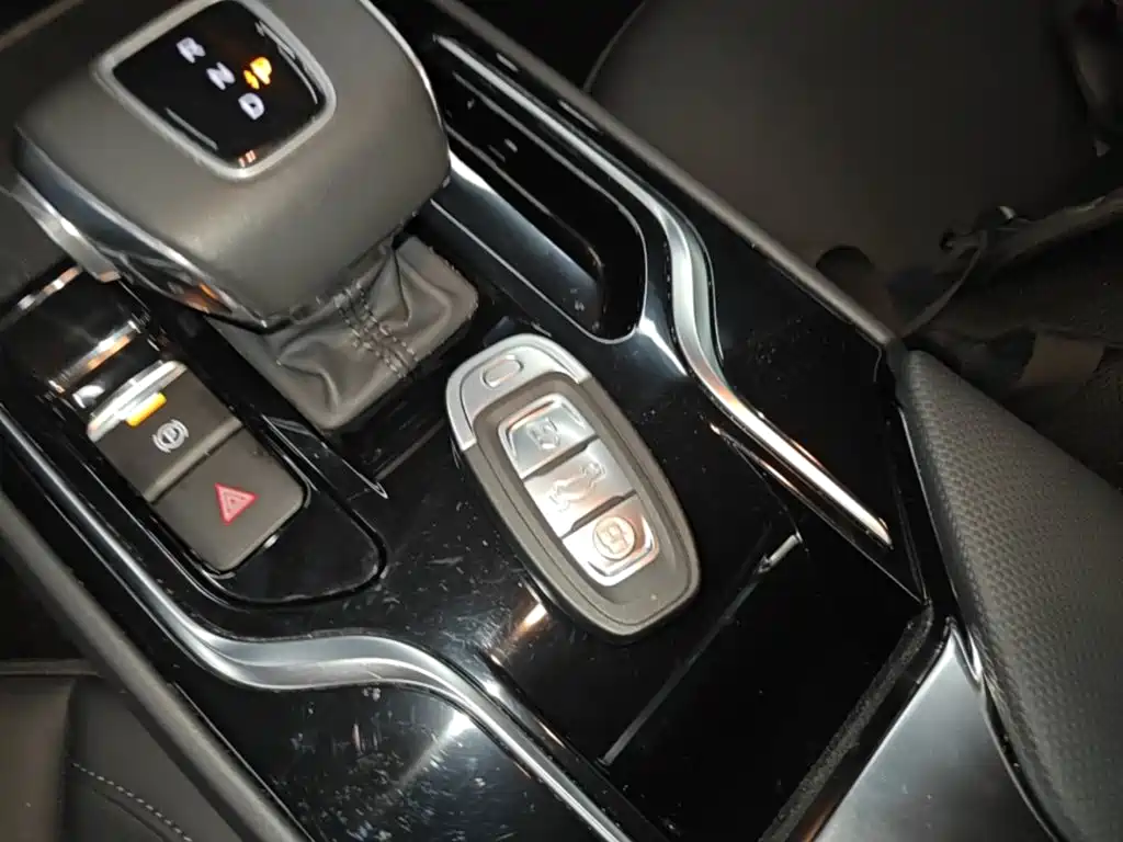 Hongqi Hongqi E-QM5 — миниатюра 9