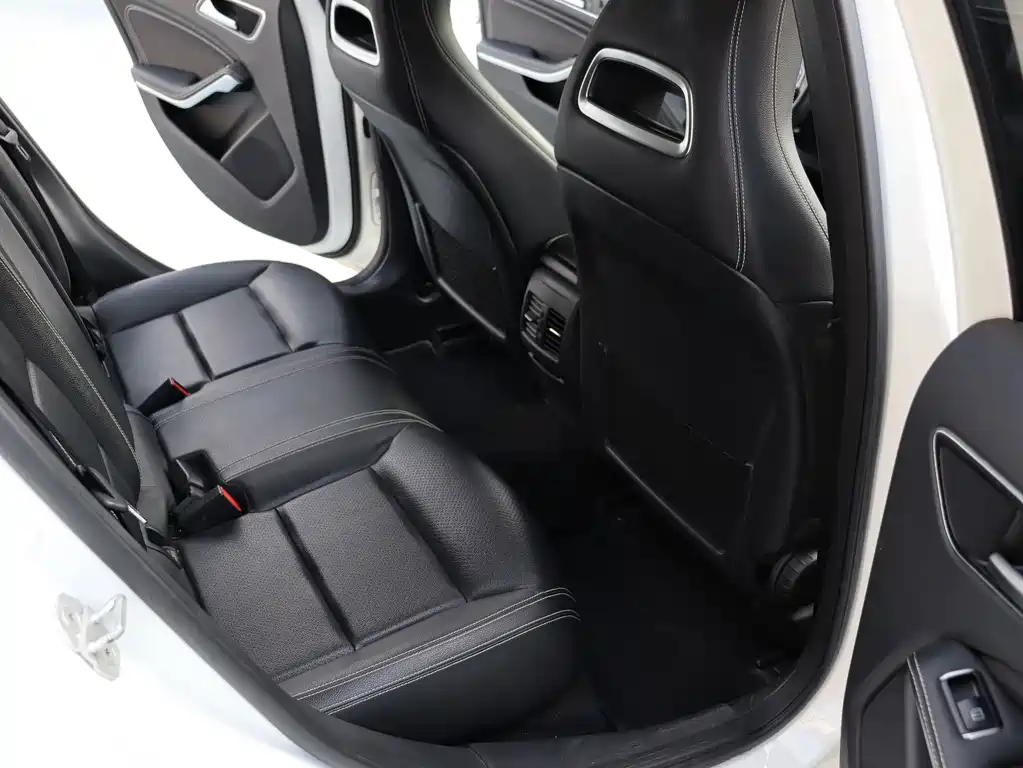 Mercedes-Benz GLA — миниатюра 12