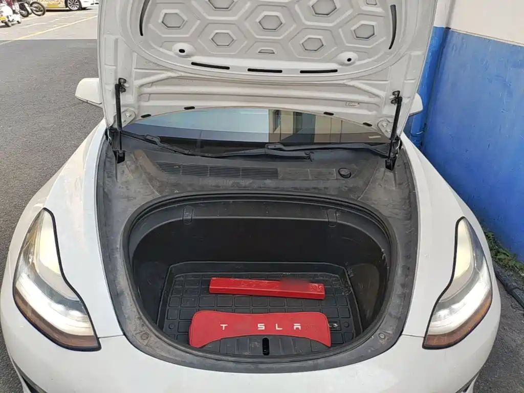 Tesla Model 3 — миниатюра 20