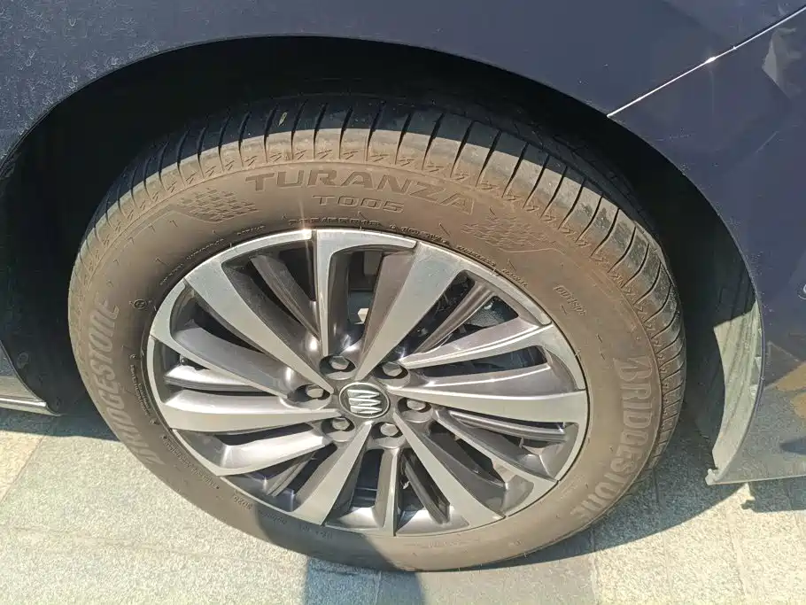 Buick GL8 Hybrid — миниатюра 6