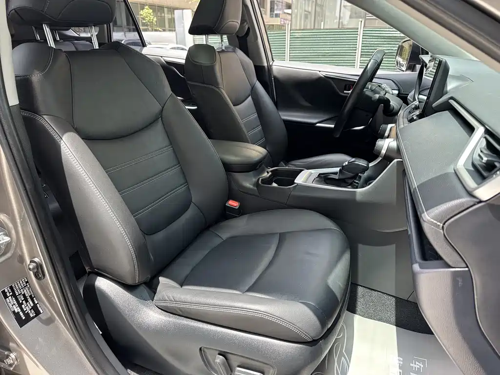 Toyota RAV4 2023 2.0L CVT Plus