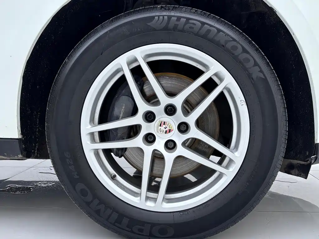 Porsche Macan — миниатюра 9