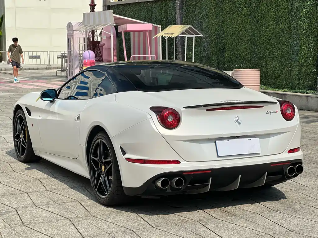 FERRARI CALIFORNIA T