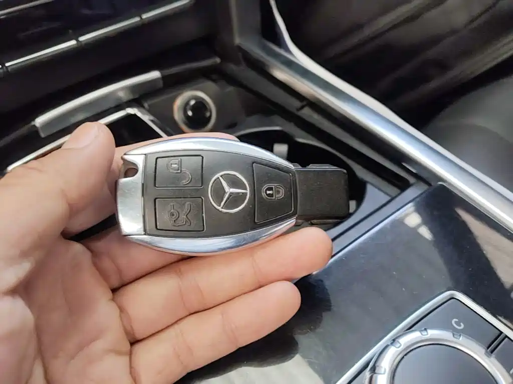 Mercedes-Benz E-Class — миниатюра 9