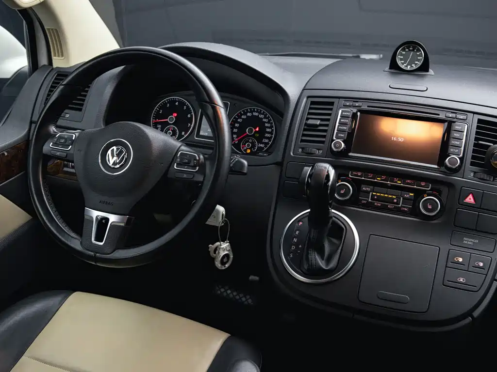 Volkswagen Multivan — миниатюра 16