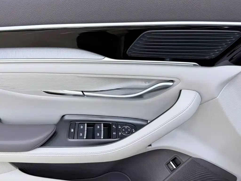 BYD PLUS New Energy — миниатюра 10