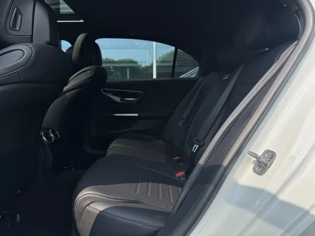 Mercedes-Benz C-Class — миниатюра 16