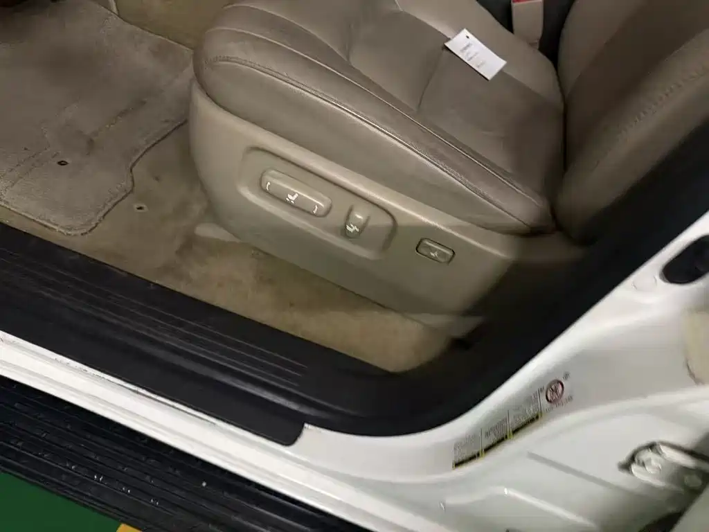 Toyota Land Cruiser 2010 4.0L AT VX