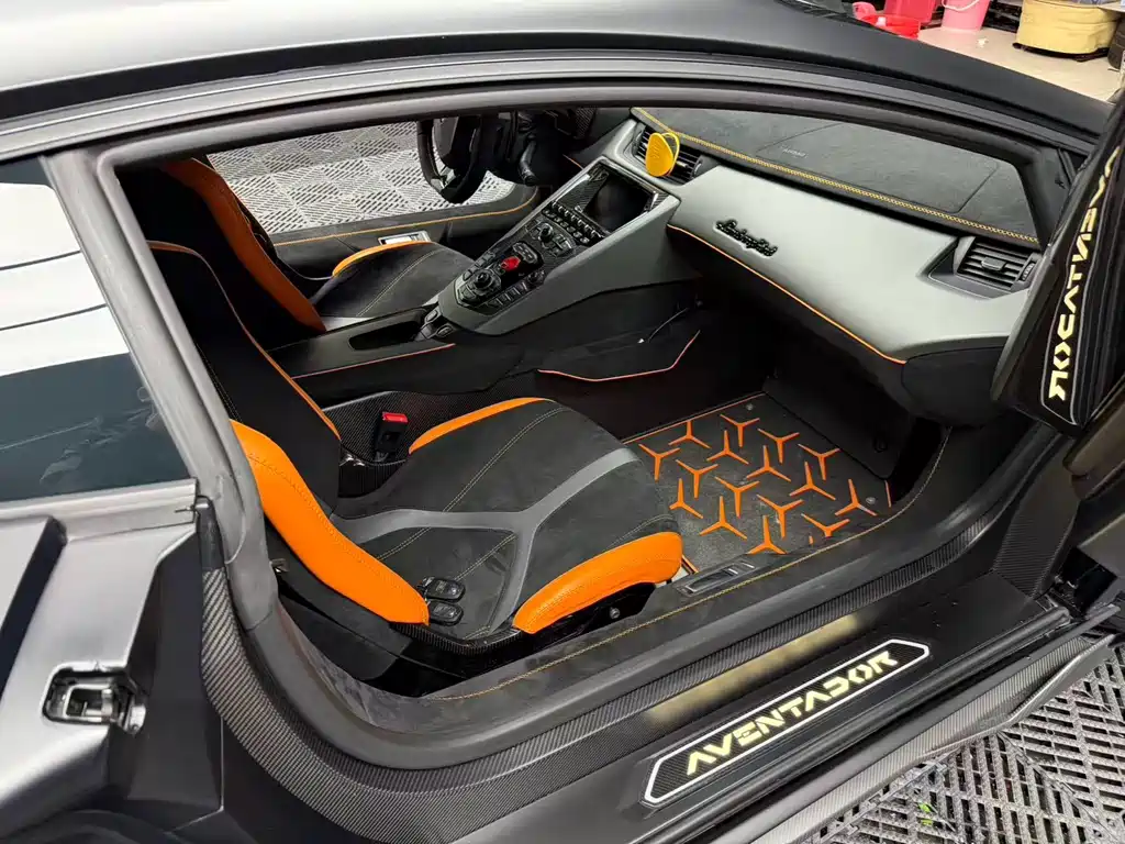 Lamborghini Aventador — миниатюра 6